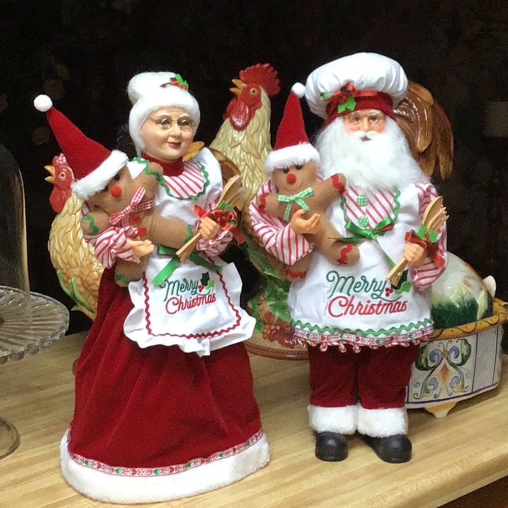 MR. & MRS. GINGERBREAD SANTA NEW 18”❤️❤️